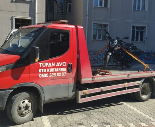 Konya oto kurtarma ve oto çekici hizmeti 7/24 hızlı müdahale ile yolda kalan araçlara profesyonel destek sağlar. Acil yol yardım, araç çekme ve güvenli taşıma hizmeti uygun fiyatlarla sunulur.